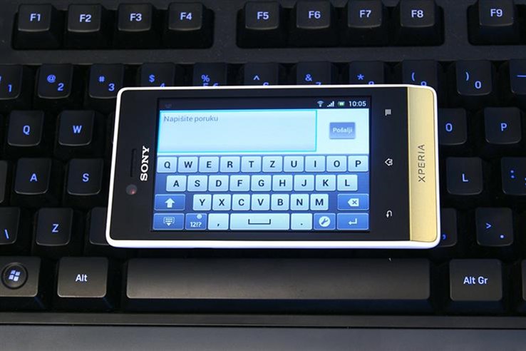 Sony Xperia Miro (25).jpg